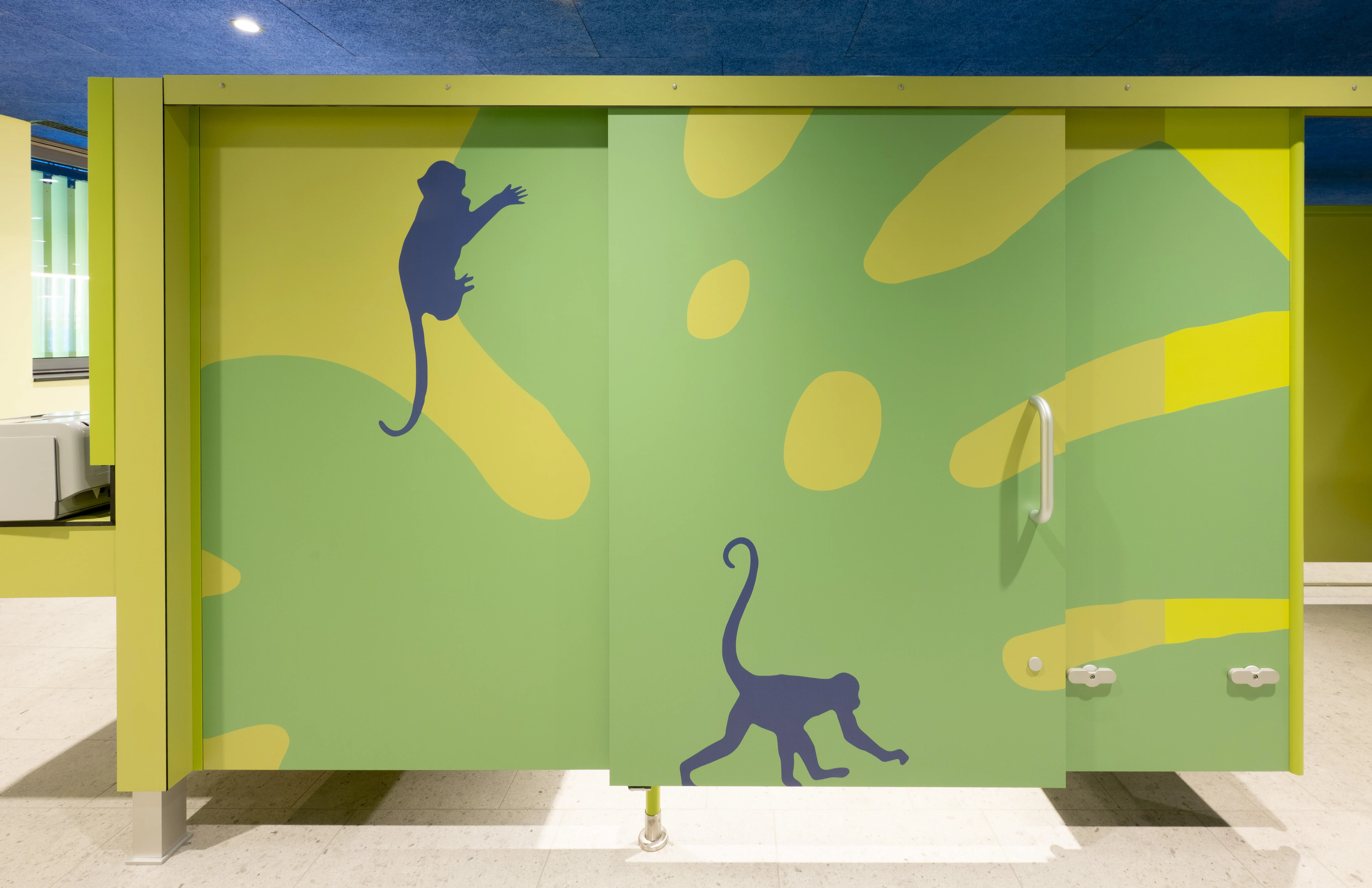 Changing cubicle VK13 with sliding door