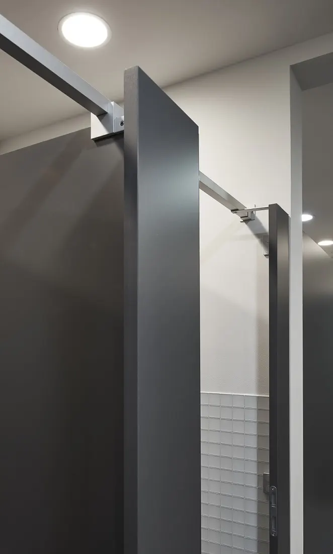 Detail recessed head section
