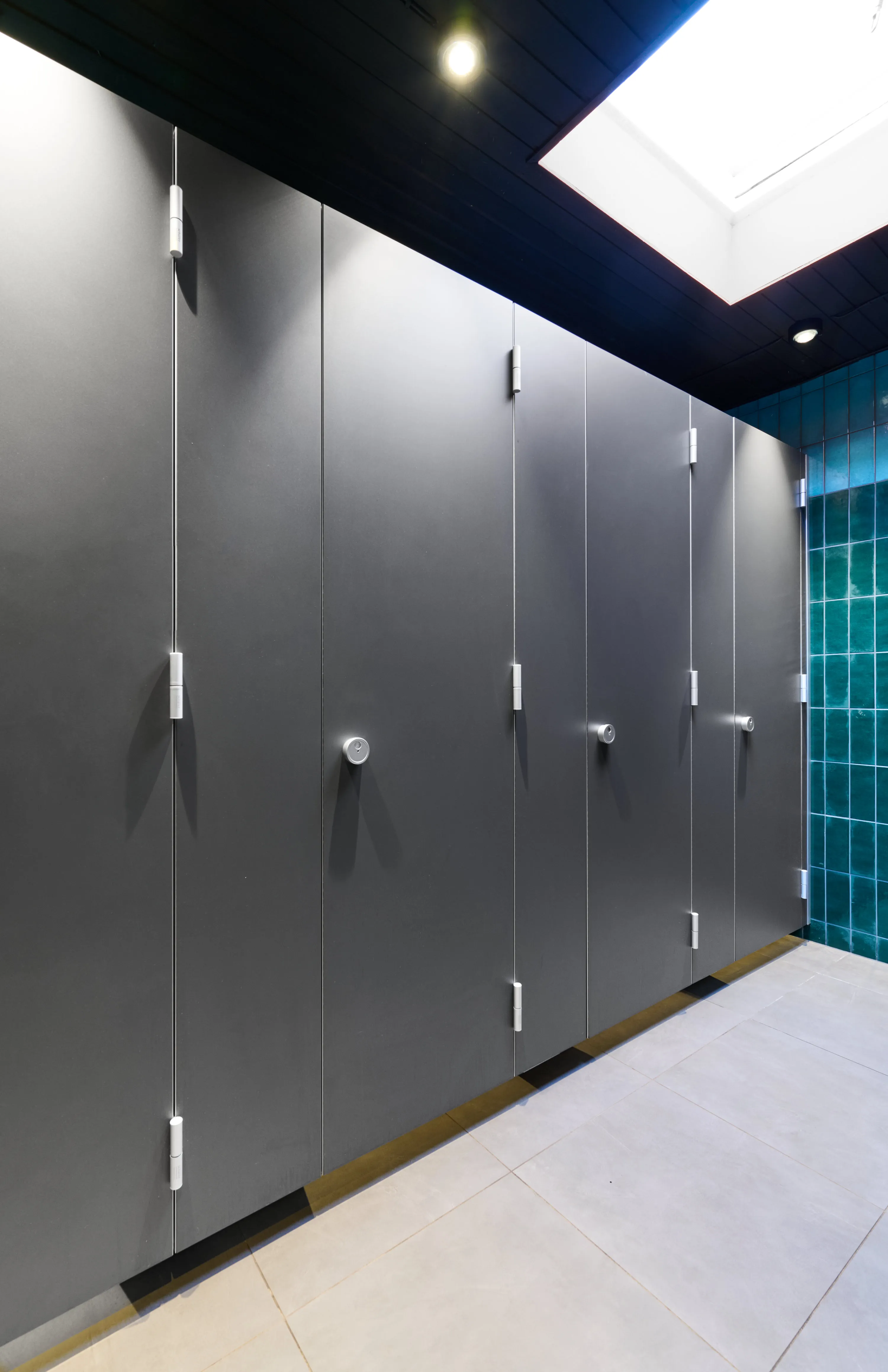 Sanitary partition wall type EF-3 JUMP