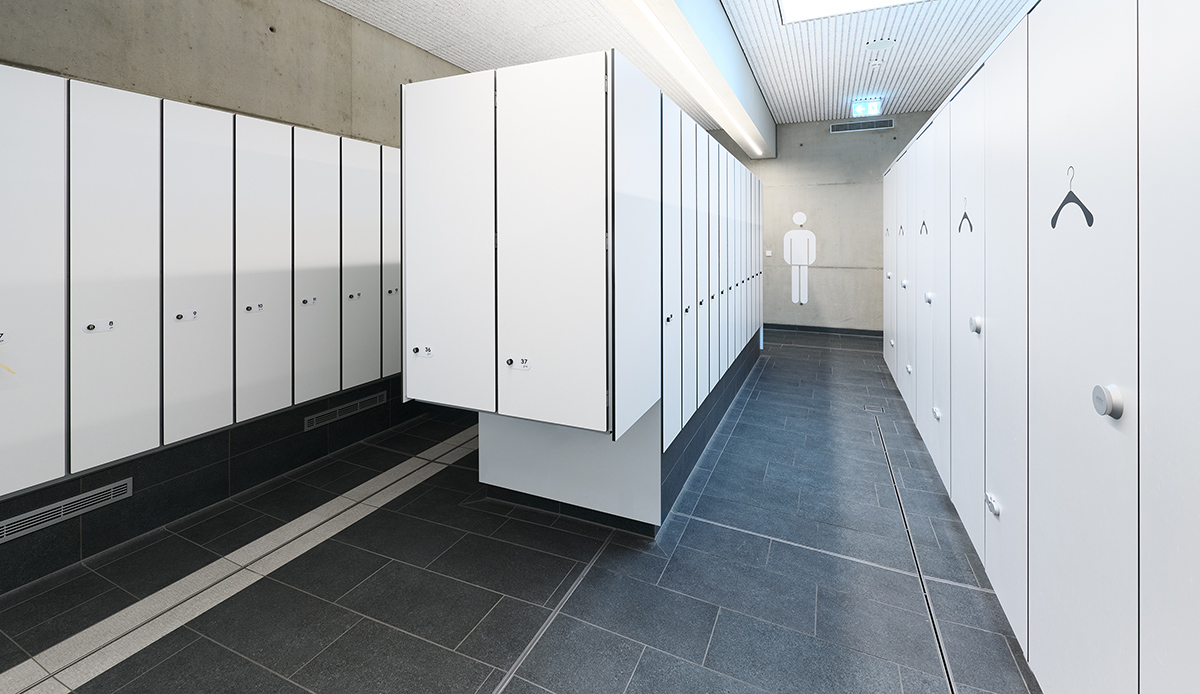 changing cubicle, lockers